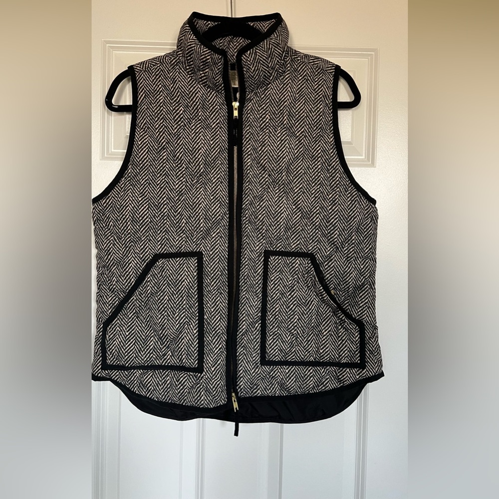 J. Crew Herringbone Print Excursion Quilted Puffer Vest size Medium.  NWOT